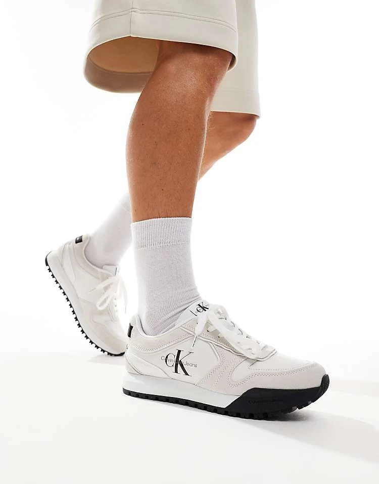 Calvin Klein Jeans Logo Runner Trainers In White For Men Bright White/black - Image 3